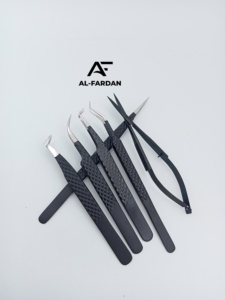 Pinzas Japonesas de Acero Inoxidable Negro Mate para Extensiones de Pestañas con Punta de Fibra Voluminizadora y Tijeras de Resorte para Cejas - Product Image 6