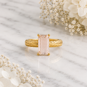 Anillo de Cuarzo Rosa con Baño de Oro Amarillo sobre Plata de Ley 925, Grabado Vintage, Gema Baguette de 4x8 mm, Anillo para Mujer - Product Image 1