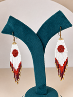 Boucles d'oreilles pendantes bohèmes faites à la main avec longs pompons et perles de rocaille pour femme, motif géométrique rouge et blanc, style chandelier, pour soirée