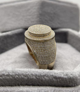 Bague de mariage pour homme en or jaune, style hip-hop, avec grappe de moissanite glacée, grande taille, personnalisée, en argent sterling plaqué rhodium - Product Image 2