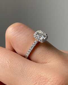 Bague de fiançailles Cushion Lab Grown Diamond Halo |   Bague personnalisée en or 14 carats ou en argent, certifiée IGI - Product Image 4
