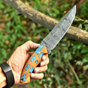 Cuchillo de Caza y Camping de Acero de Damasco Forjado a Mano con Hoja Fija, Mango de Madera de Olivo y Turquesa, Espiga Completa, Cuchillo Personalizado OEM/ODM - Product Image 4