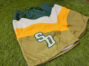 กางเกงว่ายน้ำขาสั้นผู้ชายกางเกงขาสั้นผ้าไนลอน100% เอวยางยืดน้ำหนักเบาสไตล์สตรีทสีพื้น - Product Image 2