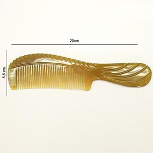Peine de cuerno natural hecho a mano para desenredar el cabello y masajear suavemente el cuero cabelludo, herramienta profesional para el cuidado del cabello - Product Image 1