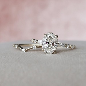 แหวนเพชรเพาะเลี้ยงในห้องปฏิบัติการ 2.15 กะรัต ชุดแหวนหมั้นทองคำขาว 14K พร้อมแหวนแต่งงานโค้งมน แหวนสัญญา แหวนครบรอบ ได้รับการรับรองจาก IGI - Product Image 4