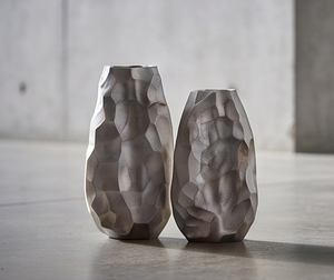 Ensemble de vases contemporains minimalistes en argent, texture sculpturale, objet décoratif d'art, commande en gros - Product Image 1