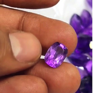 99 pièces d'améthyste bleue naturelle 10mm-17mm, formes poire, ovale, octogonale, facettées, 502 carats, Iroc Sales, pierres précieuses en vrac de haute qualité, certifiées par un tiers - Product Image 4