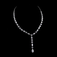 Collier pendentif de luxe en diamants multi-tailles cultivés en laboratoire avec chaîne à maillons en or blanc pour occasions de mariage féminines, design tendance