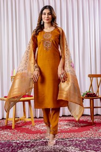 Ensemble Kurti droit de créateur avec dupatta en soie Chanderi – Tenue indienne de luxe pour l'exportation mondiale - Product Image 4
