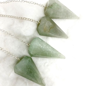 Pendule de radiesthésie en aventurine verte polie de qualité supérieure pierre porte-bonheur pour guérir l'amour abondance attraction de richesse et décor spirituel - Product Image 1