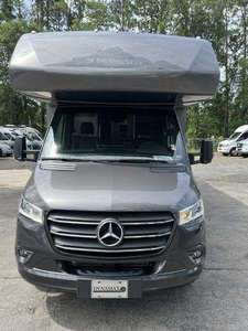 Casa Rodante para Viajes al Aire Libre, Remolque RV, Construcción de Aluminio, Diseño Moderno, Cocina, Baño, Espacio para Dormir, para Campamentos Familiares - Product Image 2