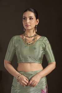 Sari indien prêt-à-porter en crêpe de soie imprimé numériquement, motif floral, avec chemisier assorti cousu - Product Image 4