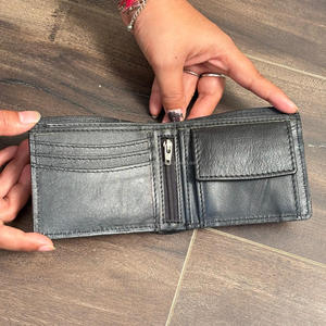 Portefeuille à deux volets en cuir véritable fabriqué à la main avec poche à monnaie compartiment à fermeture éclair et fentes pour cartes de crédit portefeuilles compacts et durables - Product Image 6