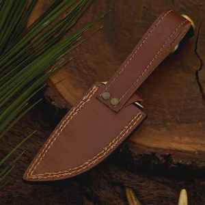 Cuchillo de punta caída hecho a mano con acero de Damasco, mango de cuerno y funda de cuero para caza - Product Image 6