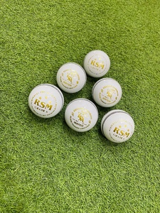 Pelotas de Cricket Resistentes al Agua de Calidad Profesional RSM - Product Image 4