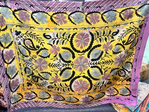 Dupatta Tradicional Bordada con Flores, Dupatta Étnica Bordada a Mano, Dupatta con Bordado Floral, Estola Tradicional Bordada - Product Image 1