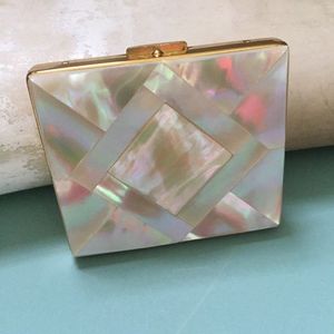 Pochette de soirée en résine faite à la main pour femmes, accessoire en cristal tendance pour les mariages - Product Image 1