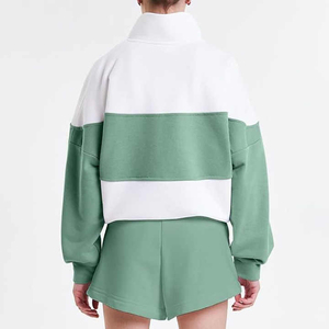 Ensemble décontracté pour femme : sweat à capuche uni et short de jogging en molleton 100 % coton, respirant et écologique, avec revers aux poignets - Product Image 3