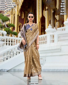 Sari de fête traditionnel vert Urban Bloom avec propriétés anti-humidité et infroissables - Product Image 2