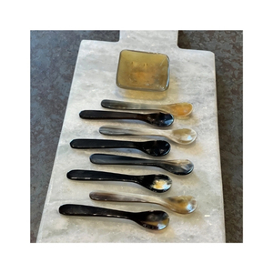 Cuillère en corne de buffle pure, très appréciée, idéale pour le camping en plein air, les repas et comme outil pour servir la moutarde savoureuse dans les restaurants de steak. - Product Image 4
