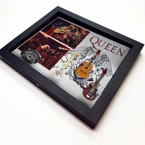 Marco para Música Queen Blanco de 11.8 x 9.8 Pulgadas con Guitarra y Caja de Sombra de Vidrio para Regalos Musicales y Recuerdos - Product Image 4