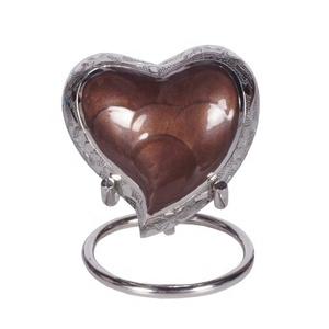 Urna de recuerdo de corazón de metal de estilo americano para almacenamiento - Product Image 1