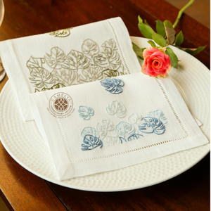 Serviette brodée à motif de branche blanche, artistique et durable, élégance minimaliste pour les mariages et la décoration. - Product Image 1