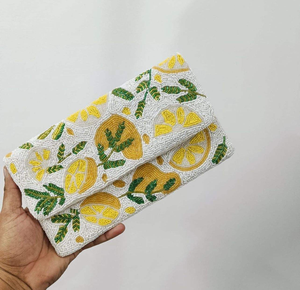 Monedero de mano de alta calidad con patrón clásico de dibujos animados, bordado con cuentas de semillas multicolor, hecho a mano en India para mujer. - Product Image 1