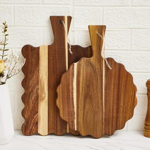 Ensemble de 2 planches à découper en bois festonnées avec poignée, planche à découper en bois d'acacia, bord ondulé, planche à servir le pain, vente en gros - Product Image 2