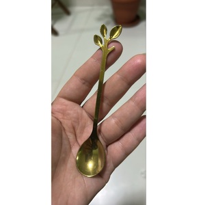 ช้อนสแตนเลสสตีลรูปใบไม้สีทองขัดเงาสำหรับงานแต่งงาน ช้อนกาแฟและไอศกรีม ช้อนขนมหวาน ด้ามยาว ช้อนคนชาขนาดเล็ก - Product Image 1