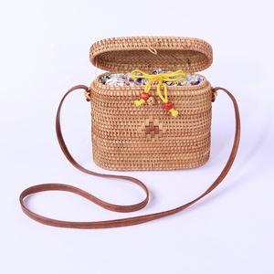 Vietnam venta al por mayor nuevo diseño estilo Bali bolso de ratán tejido hecho a mano verano playa bolso de hombro con forro de cuero cubierta de lino - Product Image 5