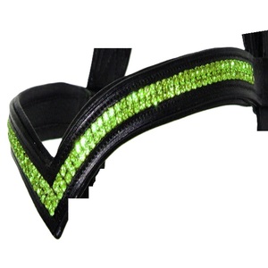 Bandeau de tête pour cheval en cuir de buffle épais, forme en V personnalisée, design de créateur avec cristaux de diamant étincelants, Mega Bling, pour la course. - Product Image 4