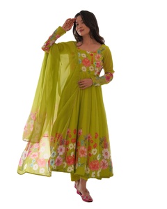 Tenue de mariage pakistanaise élégante, broderie délicate, magnifique ensemble en organza et viscose pour la prochaine saison des fêtes Diwali 2023 Kurti - Product Image 1