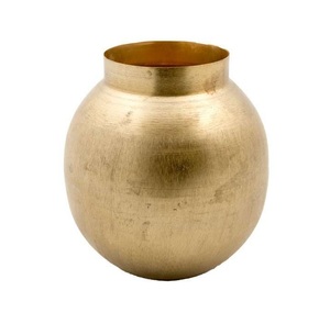 Vase rond en métal finition laiton antique, en aluminium/fer forgé - Vases décoratifs en gros pour événements, bureaux et arrangements floraux - Product Image 1