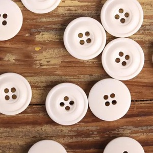 Botones de Hueso de Búfalo de Color Sólido para Chaquetas, Aptos para Ropa de Hombre y Mujer, Botones de Hueso de Cuatro Agujeros, Artesanía Natural - Product Image 2