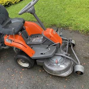 Cortadora de Césped Husqvarna R112C, Precio de Fábrica, Motor Compacto y Eficiente, Equipo Duradero para Cortar Césped de Jardín, Económica - Product Image 1