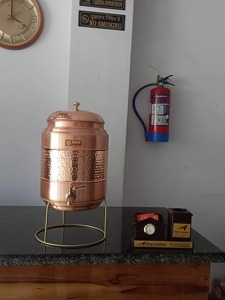 Distributeur d'eau en cuivre au design polyvalent, finition lisse, pour toutes occasions, vente en gros - Product Image 3