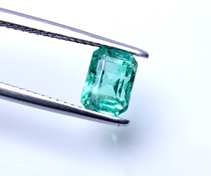 Émeraude naturelle authentique du Zambie certifiée IGI de 1,38 ct, qualité supérieure, taille octogonale, couleur vert vif, bijoux à feu vert - Product Image 5