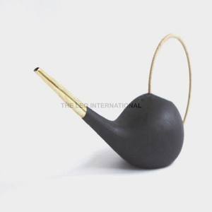 Regaderas de Metal para Flores con Diseño de Jarra de Tamaño Mediano y Asa, Acabado Negro, Suministros al por Mayor a Bajo Precio para Decoración del Hogar - Product Image 1