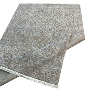 Alfombra Moderna con Diseño Geométrico de Diamantes, Color Verde Salvia y Gris Pizarra, con Acabado Desgastado y Brillo de Seda, de Pelo Corto y con Flecos - Product Image 2