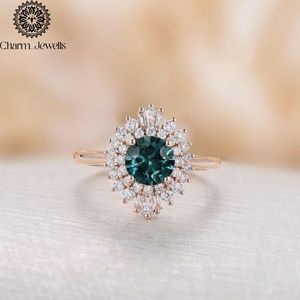 Bague de fiançailles classique pour femme Charm_Jewells en moissanite plaquée or rose, taille coussin, motif floral, sertissage pavé et griffes - Product Image 5