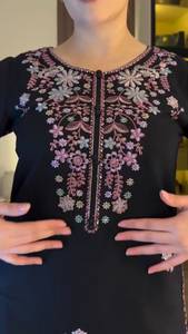 Conjunto de diseñador con hilo intrincado y trabajo de lentejuelas, top de satén de rayón con pantalón y dupatta, completamente cosido y listo para usar. - Product Image 4