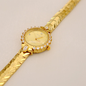 นาฬิกาข้อมือผู้หญิงดีไซน์วินเทจหรูหรา 18K IP Retro Gold ประดับเพชรเทียม กันน้ำ พร้อมกลไกควอตซ์ Seiko ตัวเรือนทองเหลือง กระจก - Product Image 3