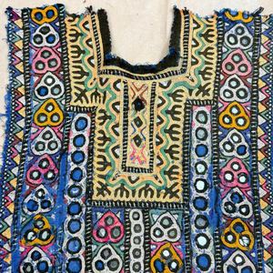 Encolure de robe indienne vintage Banjara faite à la main avec broderie miroir et patchs sur coton pour embellir les vêtements - Product Image 1