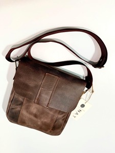 Sac messager carré en cuir fait main pour homme, élégant sac à bandoulière pour ordinateur portable, idéal pour le bureau, les voyages et les affaires - Product Image 2
