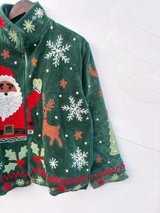 Chaqueta Suzani Artesanal de Terciopelo Verde con Bordado Navideño, Manga Larga, Cuello Alto, Abrigo de Invierno Hecho a Mano para Mujer - Product Image 3