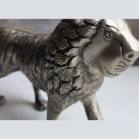 Figura Decorativa de León en Latón Antiguo de Lujo AG Elements, 22.5x9x15.5 cm, Hecha a Mano, Estilo Art Deco, Duradera, Ecológica, Decoración de Escritorio, Diwali