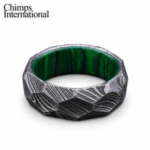 Anillo de Acero de Damasco Chimps International con Incrustaciones de Malaquita Verde, Anillo de Boda Geométrico Facetado para Hombre - Product Image 6