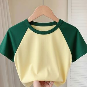 Crop top pour femme avec logo personnalisé, tissu extensible en coton doux et respirant, fabricant de vêtements de fitness et de yoga au Bangladesh - Product Image 3