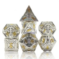 Ensemble de 7 dés métalliques DND à motif d'épée et éclaboussures de sang, dés polyédriques pour jeux de rôle sur table